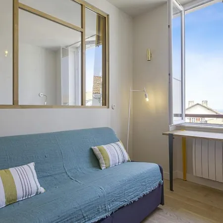 Charming 1br Flat With Sea View At The Heart Of - Welkeys *